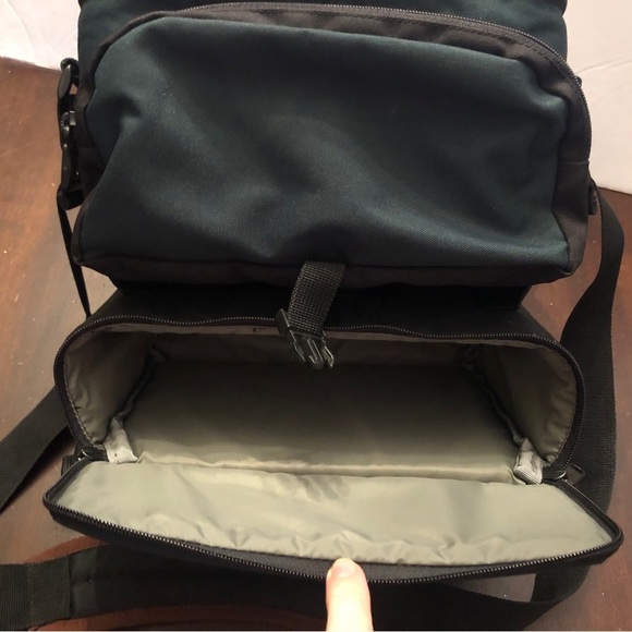 - Video Camera Case. Lowe Pro. - Picture 7 of 9